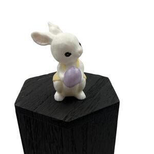 Vintage Hallmark Taiwan Plastic Mini Easter Bunny Rabbit 1984 Figurine